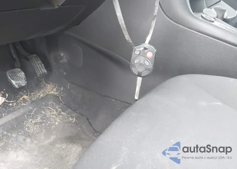 2016 Ford Focus S z USA, uszkodzony, nr VIN 1FADP3E26GL292793